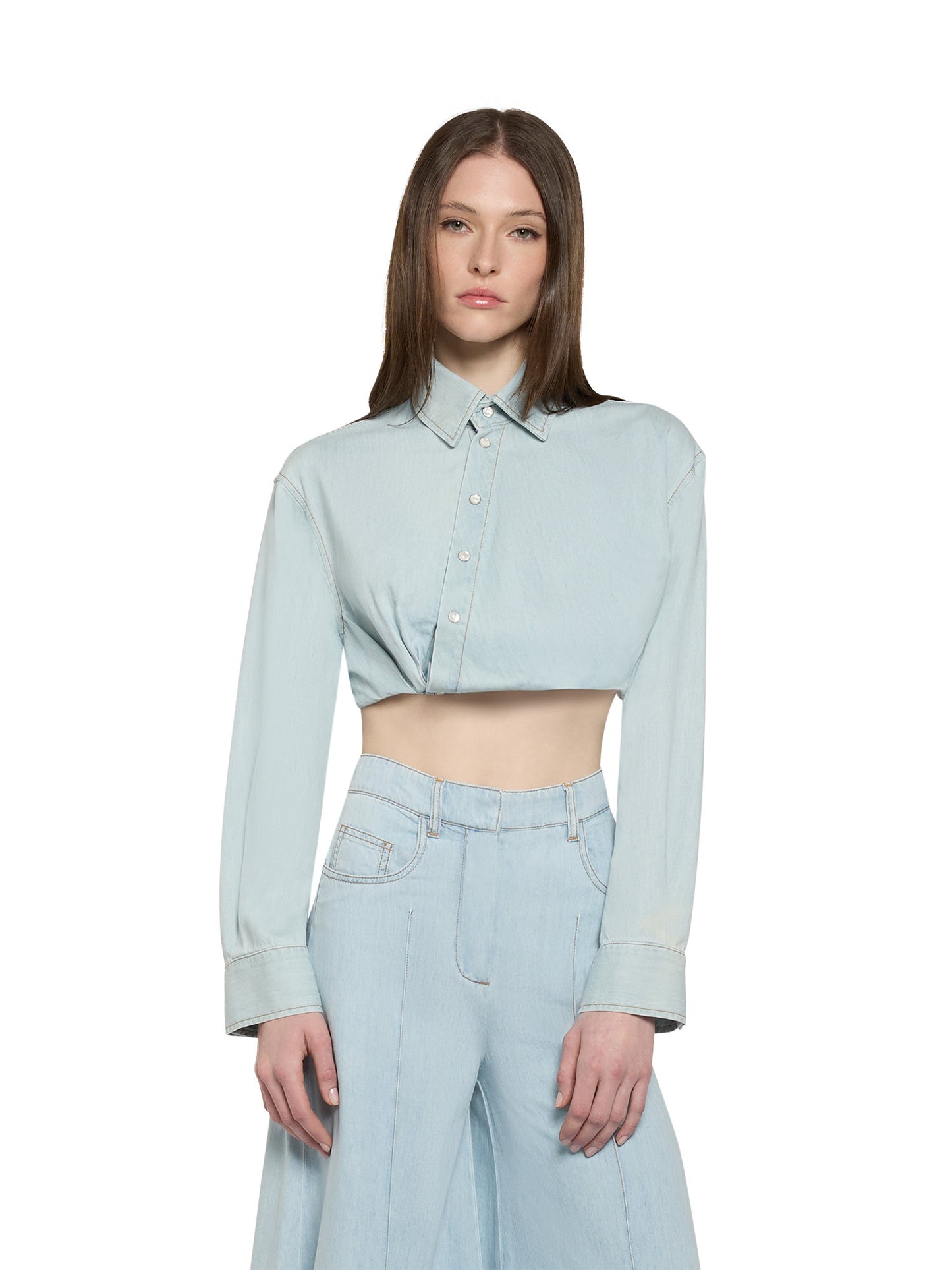 Camicia cropped in denim tencel con motivo pieghe davanti