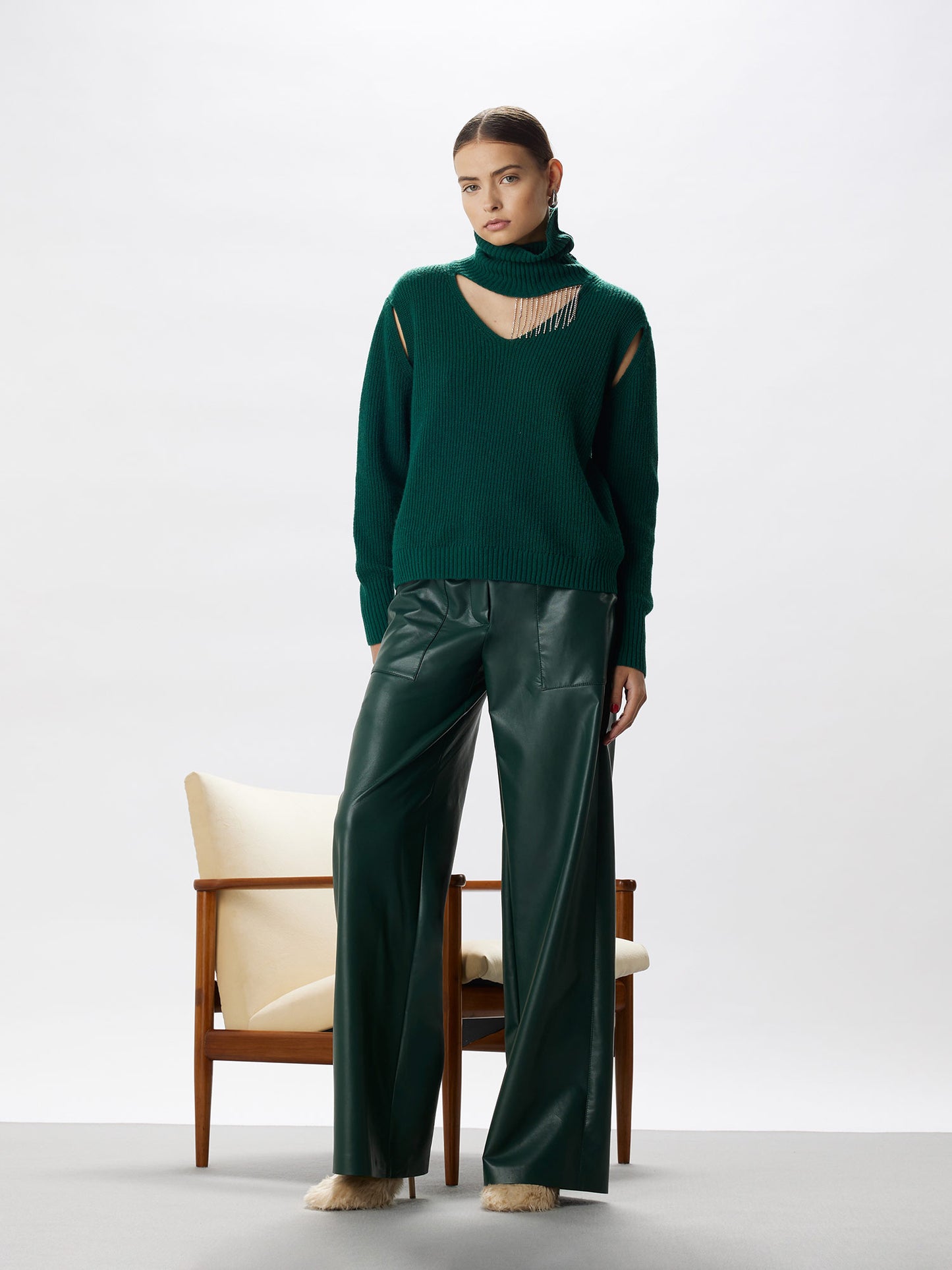 Wide trousers in vegan leather with gold sails